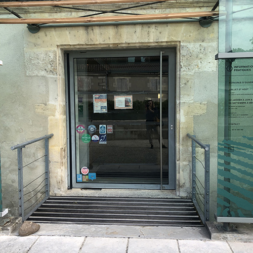 Porte d'entrée du musée des arts du cognac